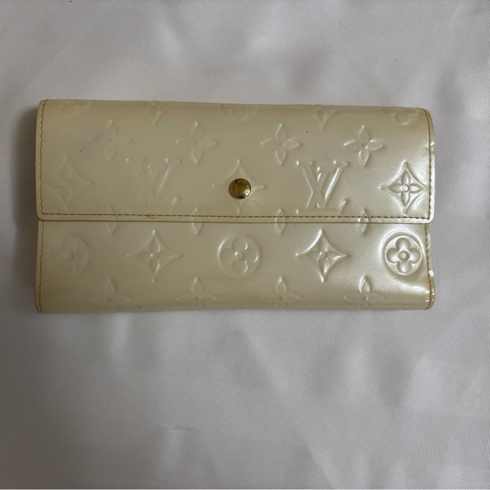 Louis Vuitton Ivory monogram Vernis International Wallet - Picture 1 of 11